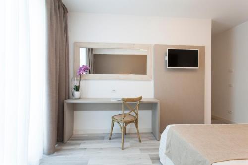 Comfort Triple Room image 9