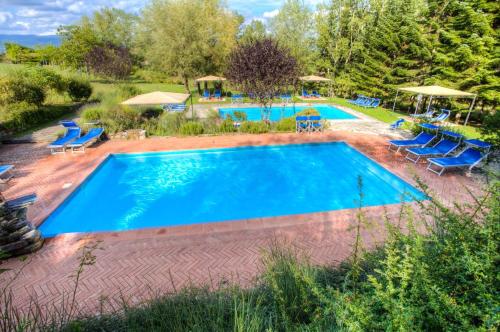  Poppi Apartment Sleeps 6 Pool WiFi, Pension in Poppi