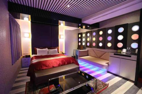 Superior King Room image 10