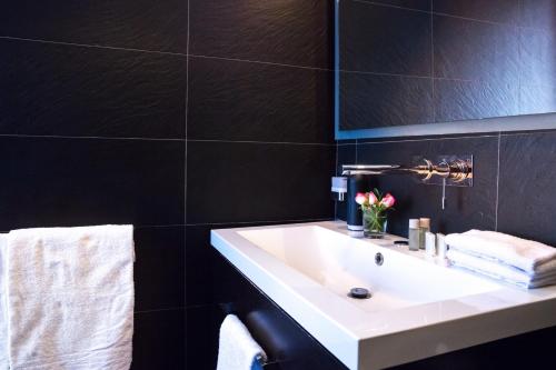 Rent in Rome - IV Novembre - image 3