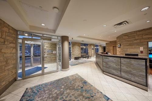 Lobby, The Falls Hotel & Inn in Niagara Falls