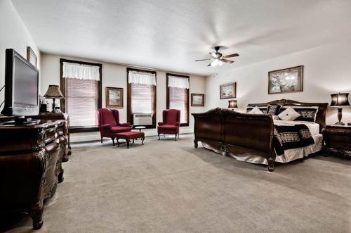 New Orleans Hotel Eureka Springs - image 3