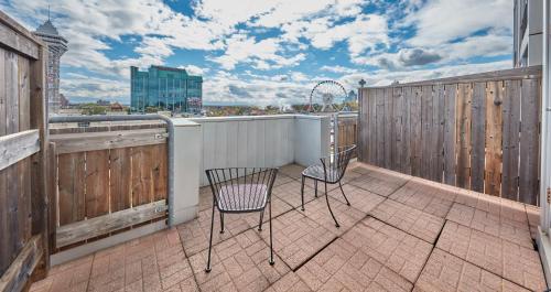 Balcony/terrace, The Falls Hotel & Inn in Niagara Falls