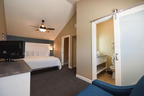 Waterside Suites and Marina - image 2