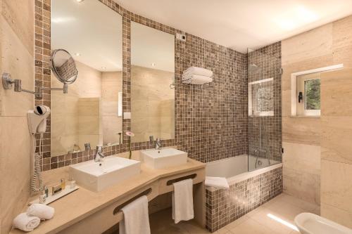 room detail thumbnail 2