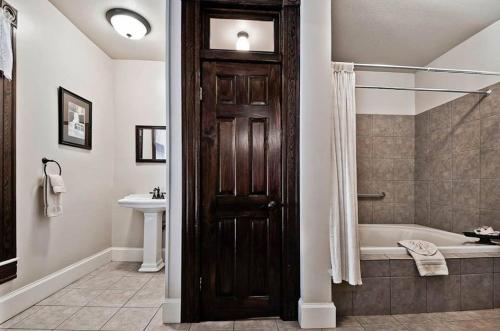 New Orleans Hotel Eureka Springs – Eureka Springs, AR