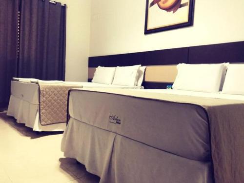 1 double bed, 2 twin beds