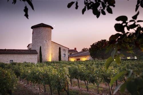 . Château de Salettes