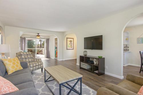 Ultimate Beach Bungalow - 1 block from beach - huge backyard in Carlsbad, USA