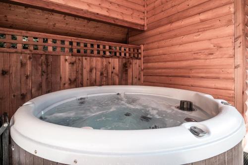 Tivoli Chalet - image 5