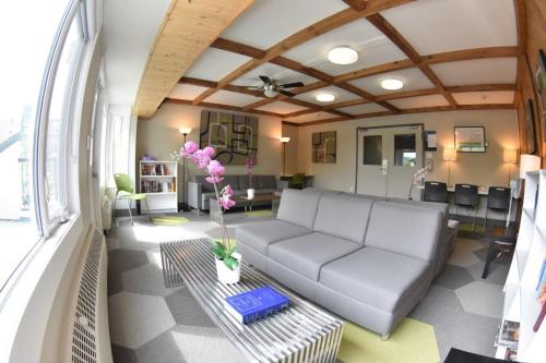 HI Calgary City Centre Hostels near Telus Spark