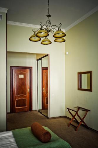 Shelfort Hotel - image 14