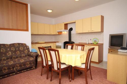 Apartments with a parking space Seline, Paklenica - 6604