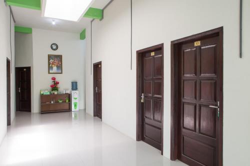 Facilities, RedDoorz near Banyuwangi Baru Station near Watu Dodol