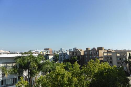 Beverly Hills Adjacent 2-Bedroom Penthouse