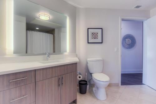 Runway Apartment A105 - image 14