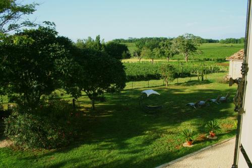 View, Bleu Raisin in Les Salles-de-Castillon