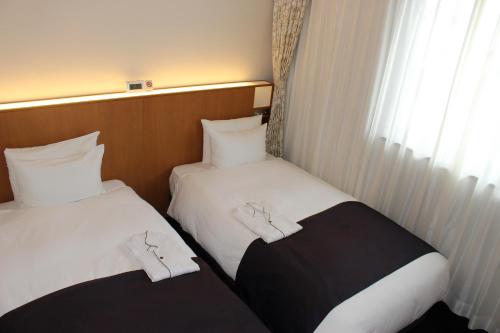 Hotel Folkloro Kakunodate The 3-star Hotel Folkloro Kakunodate offers comfort and convenience whether youre on business or holiday in Akita. The property offers a wide range of amenities and perks to ensure you have a great t