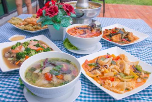 طعام و مشروبات, أكانتوكا هوم ستاي (AKANTUKA HOMESTAY) in بونج نام رن