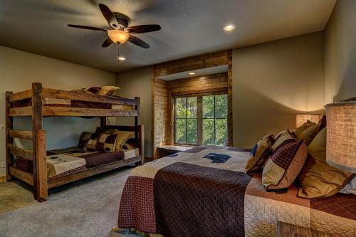Whispering Pines Lodge: 9 Bedroom - main image