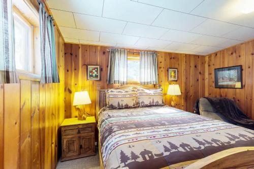 Naughty Pine Cabin - main image