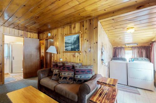 Naughty Pine Cabin - image 4