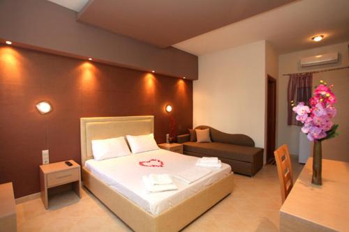 Triple Room with Garden View image 10