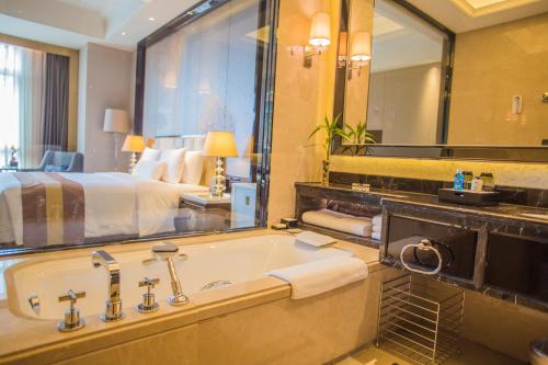 Wanda Vista Quanzhou The 5-star Wanda Vista Quanzhou offers comfort and convenience whether youre on business or holiday in Quanzhou. The property features a wide range of facilities to make your stay a pleasant experien