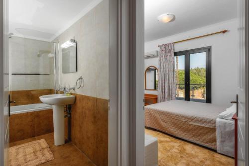 Alonaki Apartments - image 3