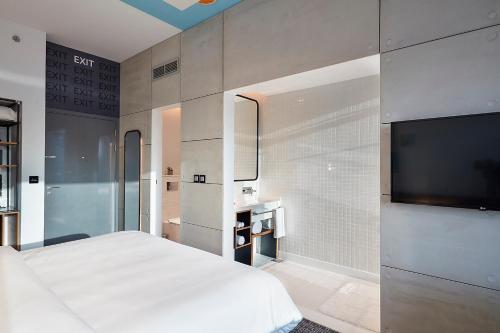 Studio One Hotel - image 14