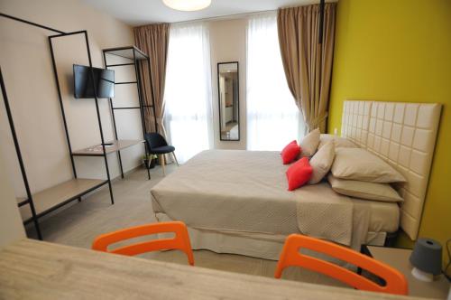 Delco Naples - image 13