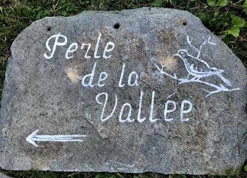 LA PERLE DE LA VALLÉE