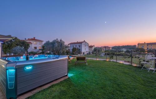 Modern Villa di Rovigno with Pool, Hot Tub and Sea View