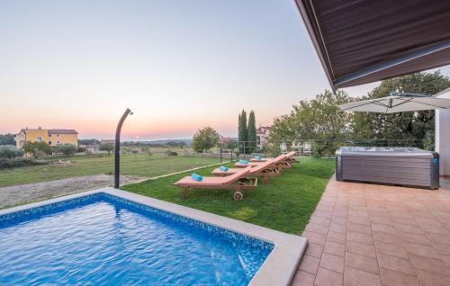 Modern Villa di Rovigno with Pool, Hot Tub and Sea View