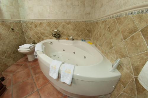 Vannas istaba, Hostal Rural Los Telares in Pastrana