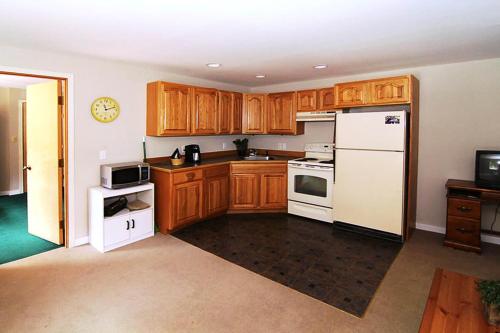 Timber Canyon Lodge - image 11