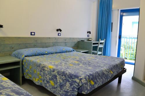 Triple Room with Balcony image 2