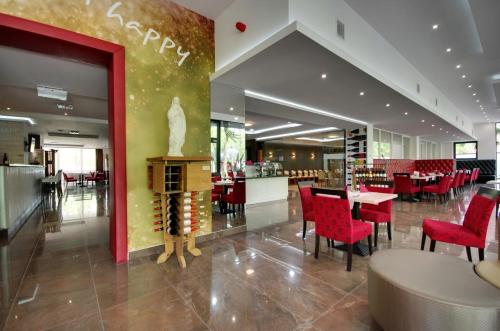 Aqua Hotel - image 4