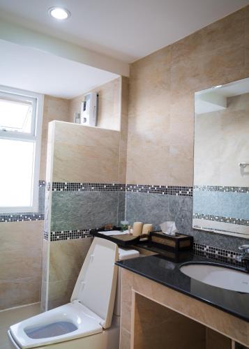 room detail thumbnail 2