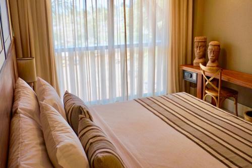 Samoa Beach Resort Set in a prime location of Porto De Galinhas, Samoa Beach Resort puts everything the city has to offer just outside your doorstep. The property features a wide range of facilities to make your stay a 