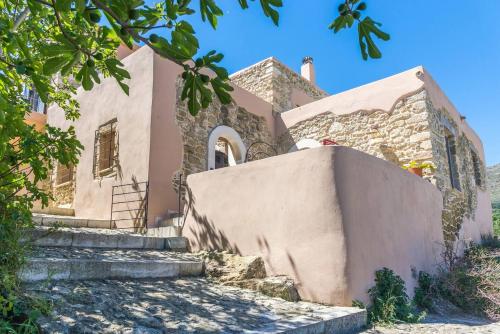  Joy: Artist's Stone House With Countryside Views in Áyios Yeóryios