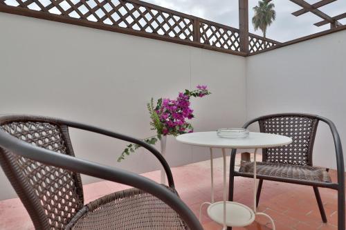 Hotel Oasis - main image