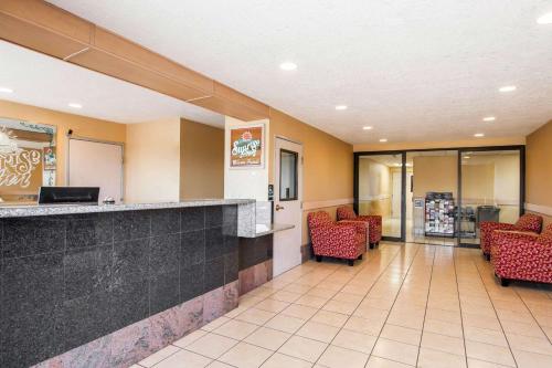 Bridgeway Inn & Suites