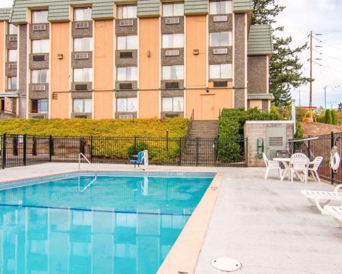 Quality Inn Tigard Portland Southwest - image 2