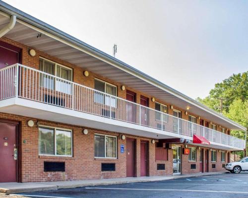 Econo Lodge Drums