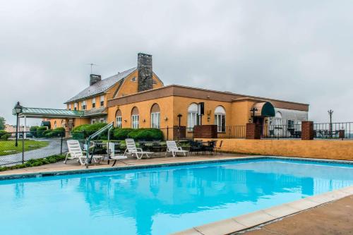 Rodeway Inn Amish Country - image 9