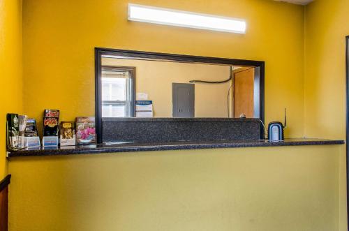 Relax Inn - image 4