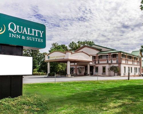 . Quality Inn & Suites Quakertown-Allentown