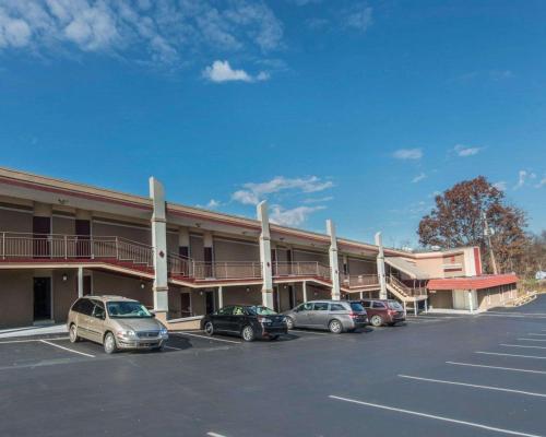 Econo Lodge - Accommodation - Hermitage