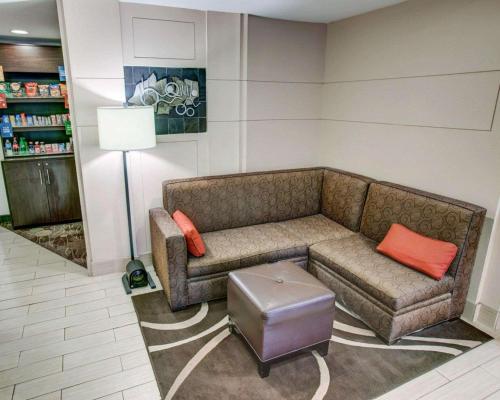Lobby, Comfort Suites Pittsburgh Airport near Pittsburgh internasjonale lufthavn